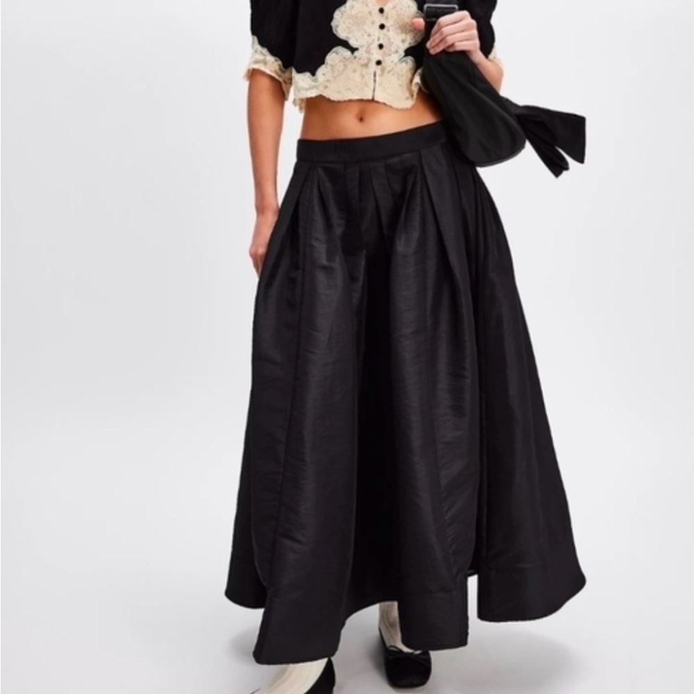 Free People Emilia Black Pleated Full Sheen Maxi Skirt - zipper.